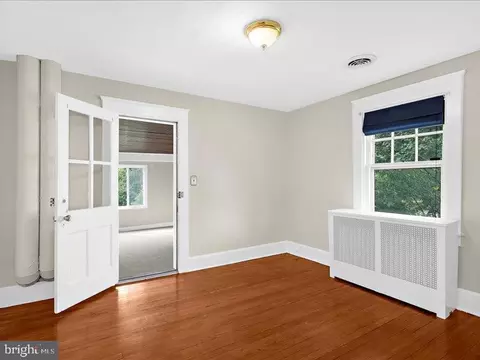 Bedroom - 307 E Lake Ave, Baltimore, MD 21212 photo 5 of 8