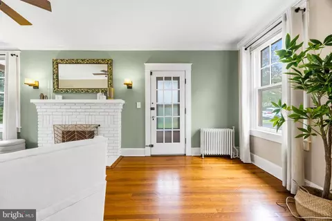 Entry Way - 307 E Lake Ave, Baltimore, MD 21212 photo 1 of 5