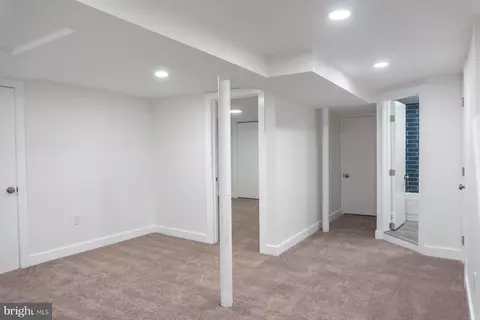 Entry Way - 5216 Biddison Ln, Baltimore, MD 21206 photo 4 of 5