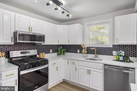 4043 Cedardale Rd, Baltimore, MD 21215 photo 14