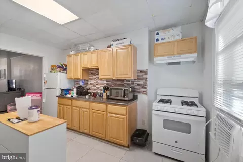 Entry Way - 1659 Cliftview Ave, Baltimore, MD 21213 photo 4 of 6