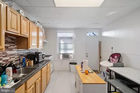 Entry Way - 1659 Cliftview Ave, Baltimore, MD 21213 photo 3 of 6