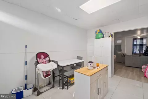 Entry Way - 1659 Cliftview Ave, Baltimore, MD 21213 photo 5 of 6