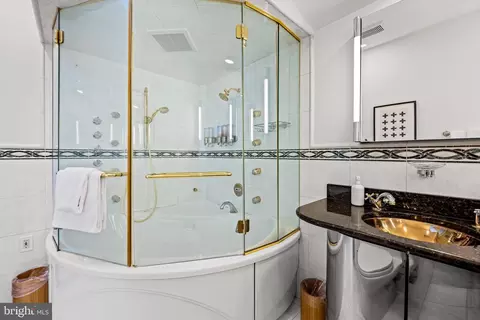 Bath - 254 Waxter Way, Baltimore, MD 21217 photo 4 of 5