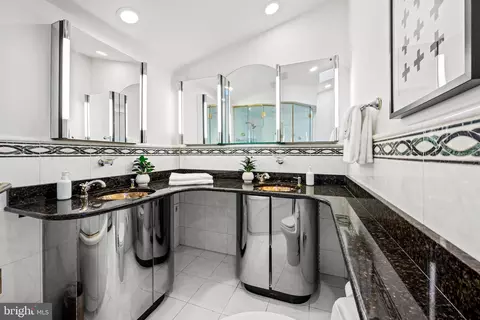 Bath - 254 Waxter Way, Baltimore, MD 21217 photo 3 of 5