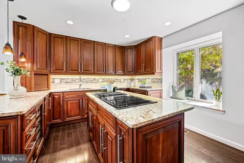 Kitchen - 254 Waxter Way, Baltimore, MD 21217 photo 3 of 7