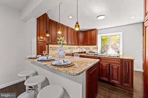 Kitchen - 254 Waxter Way, Baltimore, MD 21217 photo 2 of 7