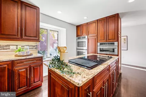 Kitchen - 254 Waxter Way, Baltimore, MD 21217 photo 4 of 7