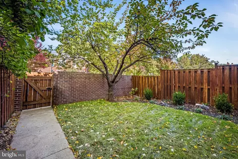Exterior - 254 Waxter Way, Baltimore, MD 21217 photo 4 of 7