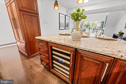 Kitchen - 254 Waxter Way, Baltimore, MD 21217 photo 5 of 7