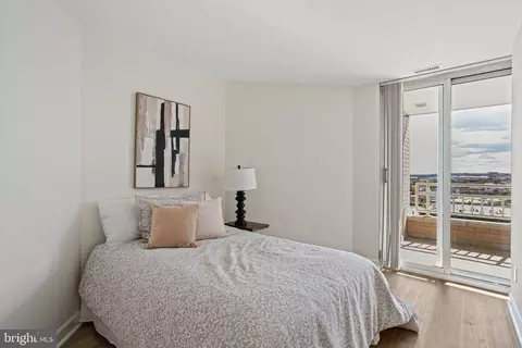 Bedroom - 100 Harborview Dr #904, Baltimore, MD 21230 photo 4 of 6