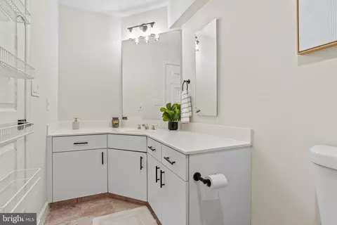 Bath - 100 Harborview Dr #904, Baltimore, MD 21230 photo 1 of 2