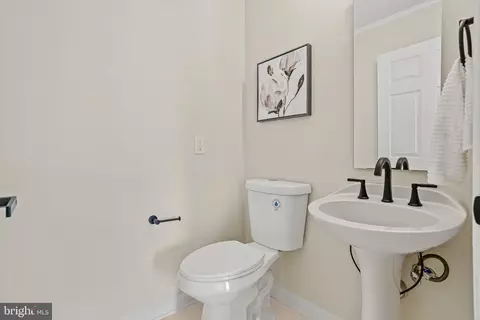 Entry Way - 100 Harborview Dr #904, Baltimore, MD 21230 photo 1 of 2