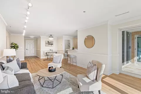 Living - 100 Harborview Dr #904, Baltimore, MD 21230 photo 5 of 5