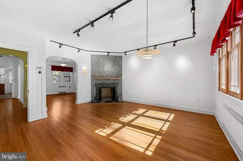 Living - 738 E Lake Ave, Baltimore, MD 21212 photo 3 of 6