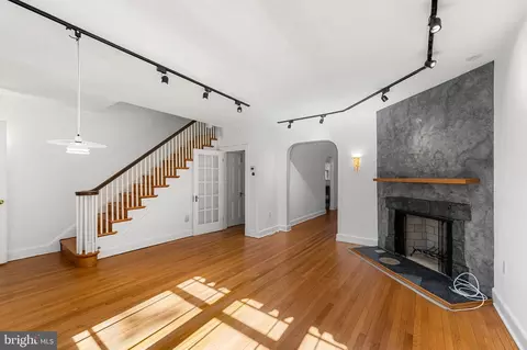 Living - 738 E Lake Ave, Baltimore, MD 21212 photo 4 of 6