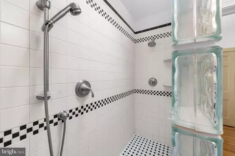 Bath - 738 E Lake Ave, Baltimore, MD 21212 photo 2 of 2