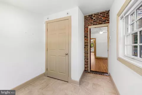 Entry Way - 738 E Lake Ave, Baltimore, MD 21212 photo 3 of 4