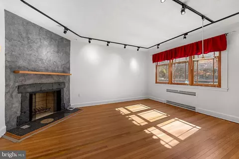 Living - 738 E Lake Ave, Baltimore, MD 21212 photo 2 of 6