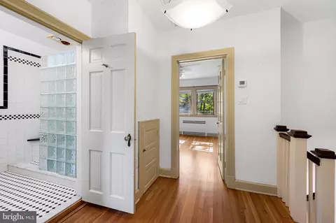 Entry Way - 738 E Lake Ave, Baltimore, MD 21212 photo 4 of 4