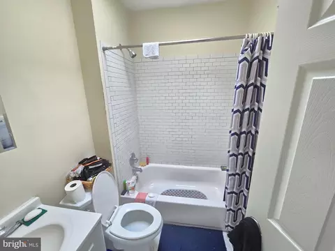 Bath - 708 Belgian Ave, Baltimore, MD 21218 photo 3 of 4