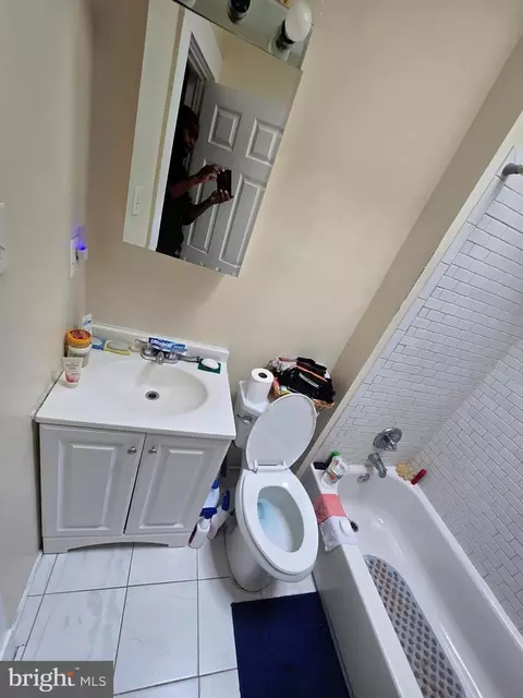 Bath - 708 Belgian Ave, Baltimore, MD 21218 photo 2 of 4