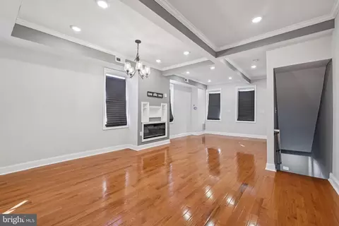 Living - 4801 Alhambra Ave, Baltimore, MD 21212 photo 3 of 5