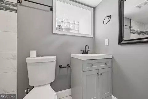 Bath - 4801 Alhambra Ave, Baltimore, MD 21212 photo 3 of 3