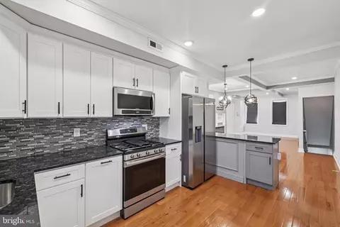 Entry Way - 4801 Alhambra Ave, Baltimore, MD 21212 photo 6 of 15