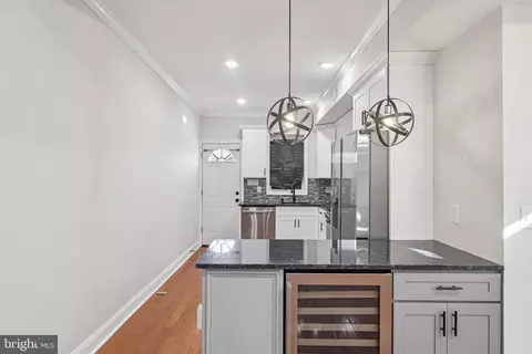 Entry Way - 4801 Alhambra Ave, Baltimore, MD 21212 photo 7 of 15