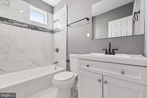 Bath - 4801 Alhambra Ave, Baltimore, MD 21212 photo 1 of 3