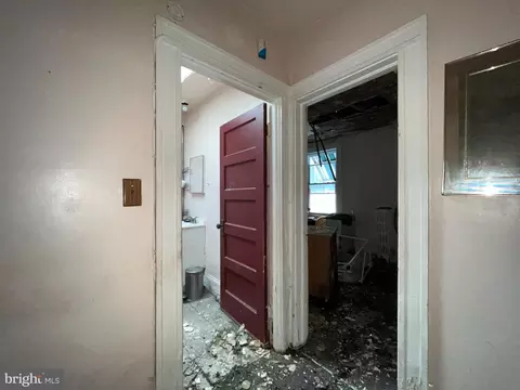 Entry Way - 4008 Eierman Ave, Baltimore, MD 21206 photo 10 of 10