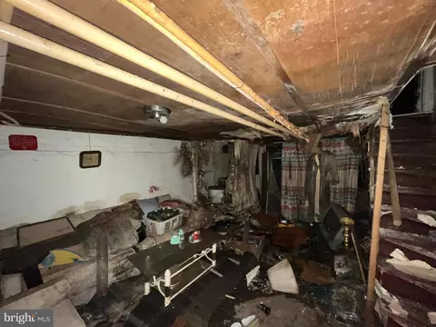 Entry Way - 4008 Eierman Ave, Baltimore, MD 21206 photo 5 of 10