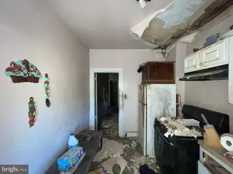Entry Way - 4008 Eierman Ave, Baltimore, MD 21206 photo 1 of 10