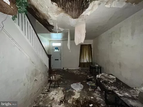 Entry Way - 4008 Eierman Ave, Baltimore, MD 21206 photo 4 of 10