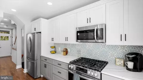 Entry Way - 753 E 36th St, Baltimore, MD 21218 photo 7 of 14