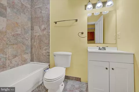 Bath - 221 E Lafayette Ave, Baltimore, MD 21202 photo 2 of 4