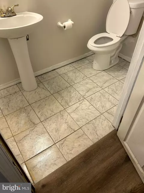 Bath - 1645 Gleneagle Rd, Baltimore, MD 21239 photo 2 of 2