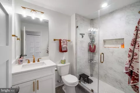 Bath - 4011 Hickory Ave, Baltimore, MD 21211 photo 3 of 4
