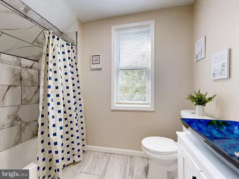 Bath - 5009 Walther Ave, Baltimore, MD 21214 photo 4 of 5