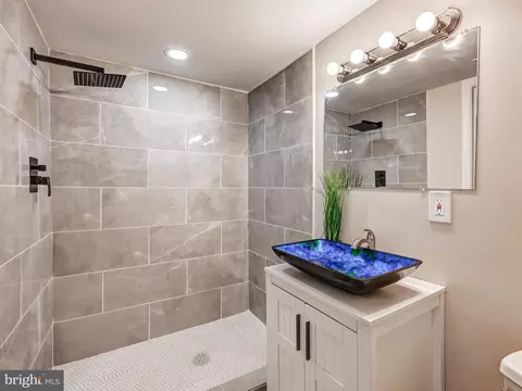 Bath - 5009 Walther Ave, Baltimore, MD 21214 photo 5 of 5