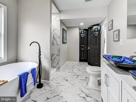 Bath - 5009 Walther Ave, Baltimore, MD 21214 photo 2 of 5