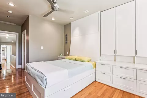 Bedroom - 102 W Lee St W, Baltimore, MD 21201 photo 2 of 4