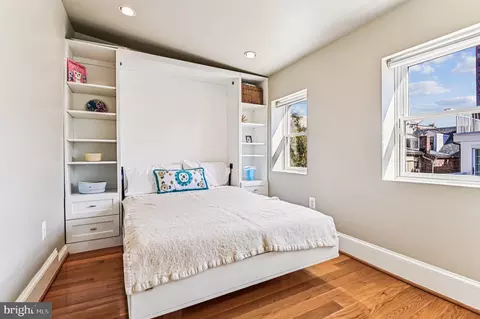 Bedroom - 102 W Lee St W, Baltimore, MD 21201 photo 3 of 4