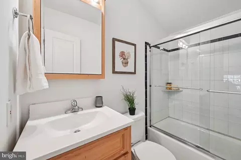 Bath - 2415 Fleet St, Baltimore, MD 21224 photo 2 of 4