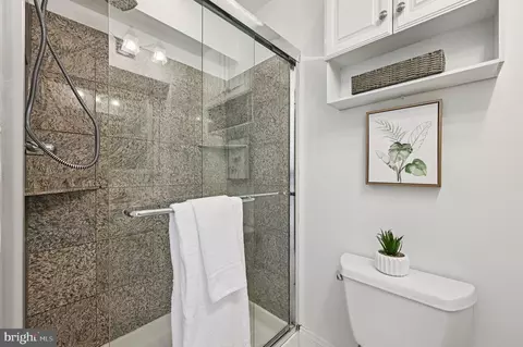 Bath - 2415 Fleet St, Baltimore, MD 21224 photo 4 of 4