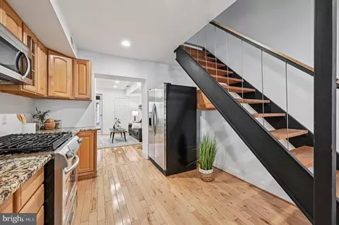 Entry Way - 2415 Fleet St, Baltimore, MD 21224 photo 2 of 4