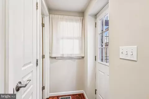 Entry Way - 1293 William St, Baltimore, MD 21230 photo 3 of 11