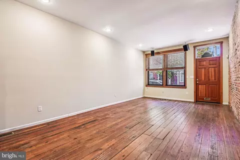 Living - 1293 William St, Baltimore, MD 21230 photo 2 of 4