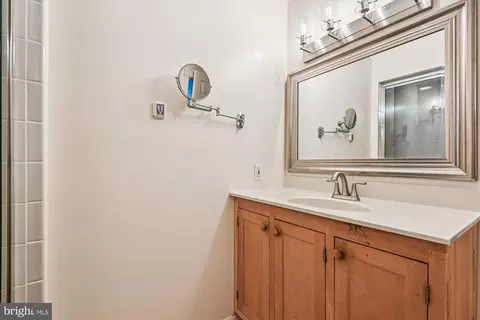 Bath - 1293 William St, Baltimore, MD 21230 photo 3 of 5